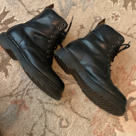 Doc Martens 1460 W WP Size 8 in Women’s - Picture 2 of 11